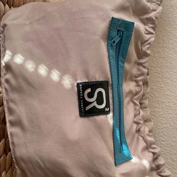 Sondra Roberts Teal & Red Cutout Tote Bags - Picture 12 of 16